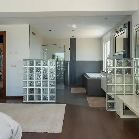 Spacious 3br With Pool And Sea Views - Hosted By Lapponia