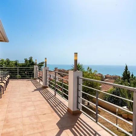 Villa Spacious 3br With Private Pool And Sea Views *