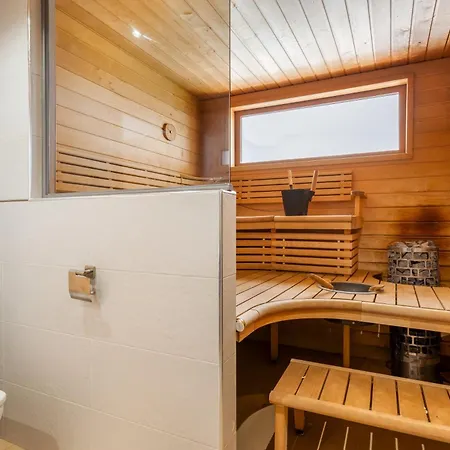 Spacious 3br With Private Pool And Sea Views Villa Fuengirola