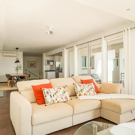 Вилла Spacious 3br With Private Pool And Sea Views