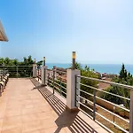 Villa Spacious 3Br Villa With Pool And Sea Views *
