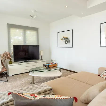 빌라 Spacious 3br With Pool And Sea Views - Hosted By Lapponia *