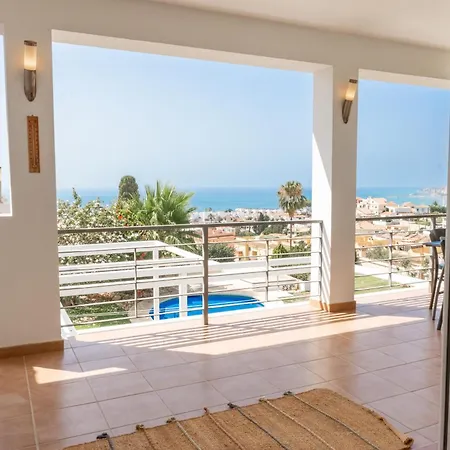 Spacious 3br With Pool And Sea Views - Hosted By Lapponia 빌라 푸엔히롤라