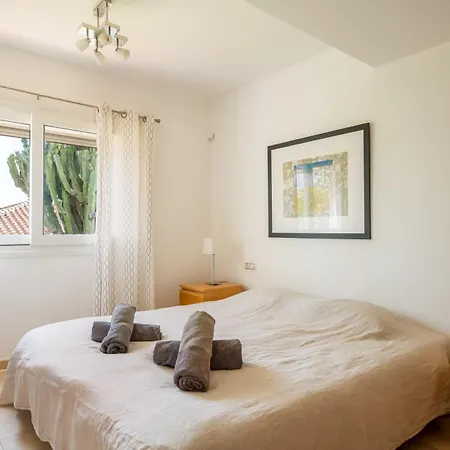 Spacious 3br With Pool And Sea Views Villa *