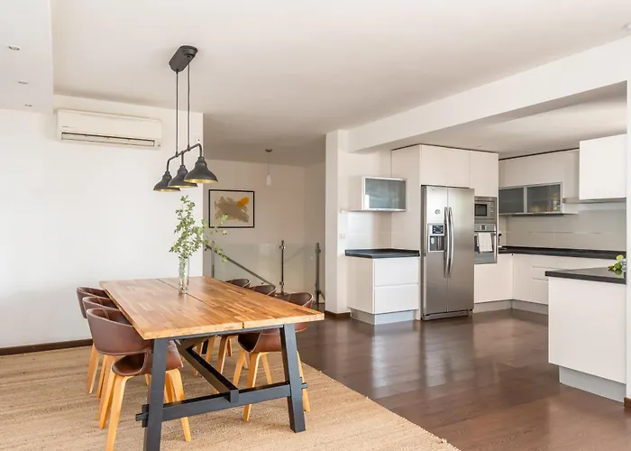 Spacious 3br With Private Pool And Sea Views ヴィラ フエンヒロラ