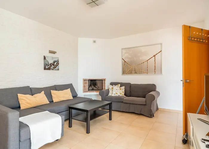 Spacious 3br With Private Pool And Sea Views فيلة فوينخيرولا