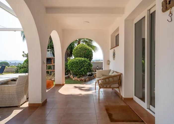 Spacious 3br With Private Pool And Sea Views *