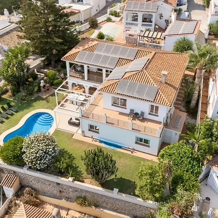 빌라 Spacious 3Br Villa With Pool And Sea Views 푸엔히롤라
