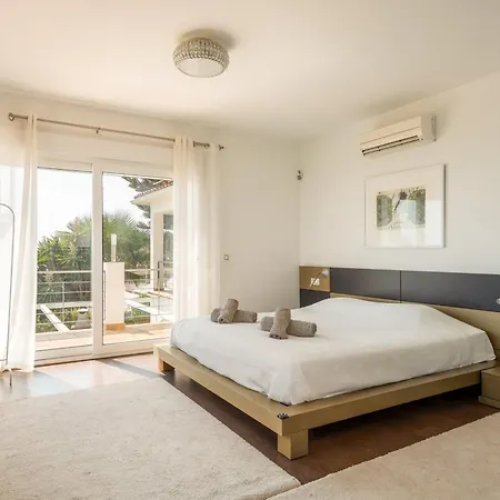 Spacious 3Br Villa With Pool And Sea Views