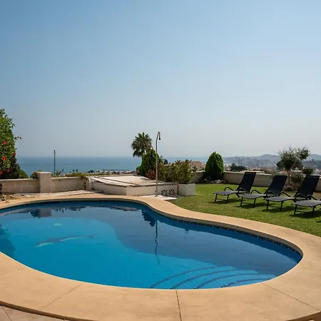 Spacious 3Br Villa With Pool And Sea Views *