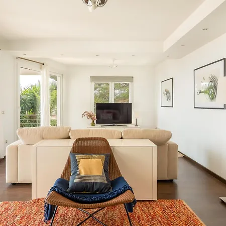 Spacious 3Br Villa With Pool And Sea Views וילה *