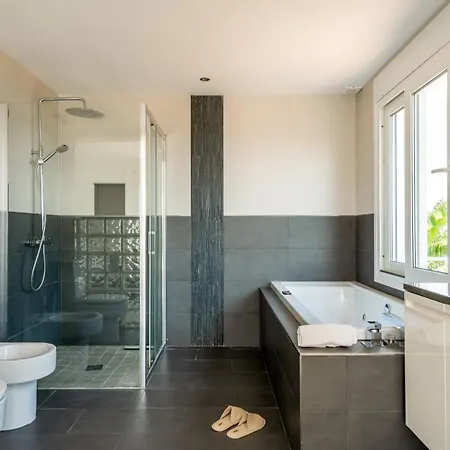 Spacious 3Br Villa With Pool And Sea Views וילה פואנגירולה