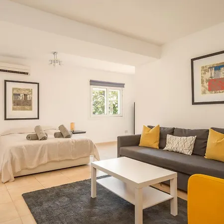 Spacious 3Br Villa With Pool And Sea Views וילה *