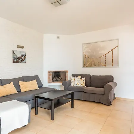 Spacious 3Br Villa With Pool And Sea Views וילה פואנגירולה