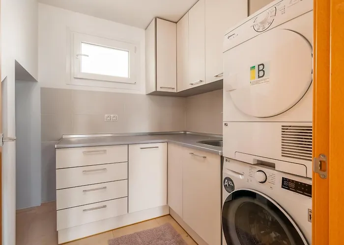 Spacious 3br With Private Pool And Sea Views *